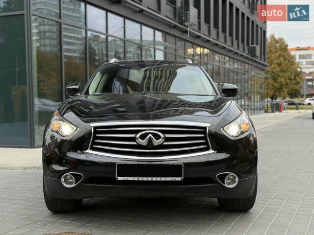 Черный Инфинити QX70, объемом двигателя 3.7 л и пробегом 141 тыс. км за 21500 $, фото 7 на Automoto.ua