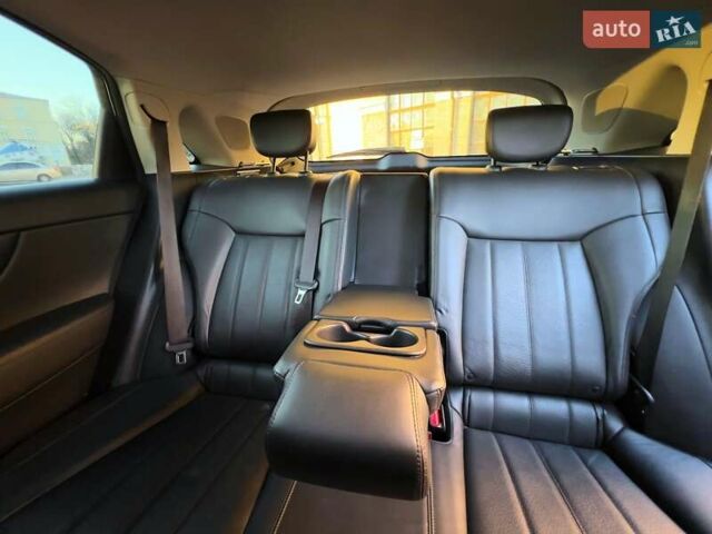 Черный Инфинити QX70, объемом двигателя 3.7 л и пробегом 128 тыс. км за 26500 $, фото 31 на Automoto.ua