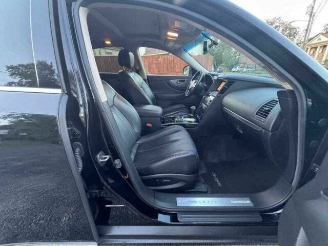 Черный Инфинити QX70, объемом двигателя 3.7 л и пробегом 40 тыс. км за 3500 $, фото 6 на Automoto.ua