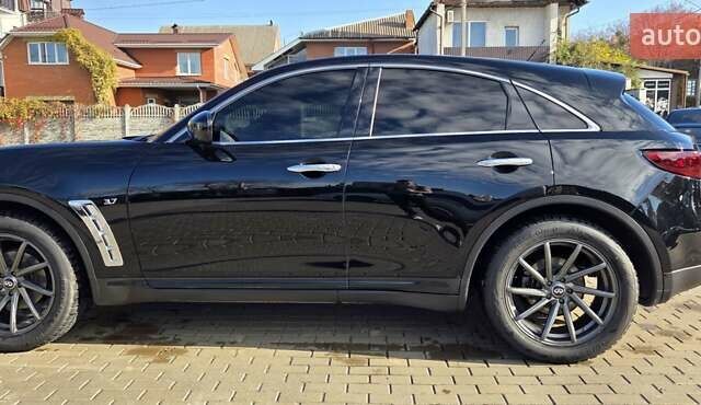 Черный Инфинити QX70, объемом двигателя 3.7 л и пробегом 168 тыс. км за 20800 $, фото 1 на Automoto.ua