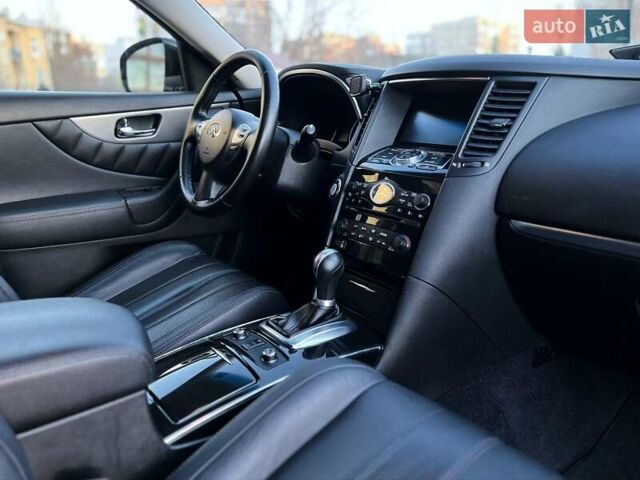Черный Инфинити QX70, объемом двигателя 3.7 л и пробегом 128 тыс. км за 26500 $, фото 22 на Automoto.ua