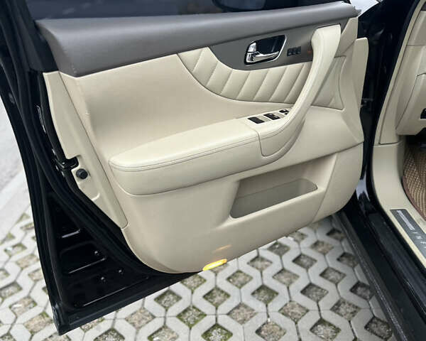 Черный Инфинити QX70, объемом двигателя 3.7 л и пробегом 194 тыс. км за 14900 $, фото 8 на Automoto.ua