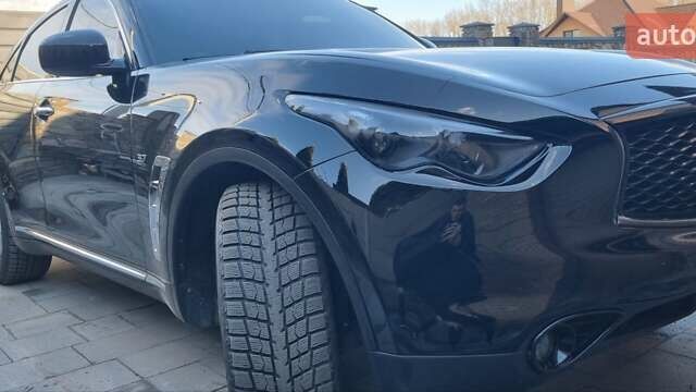 Черный Инфинити QX70, объемом двигателя 3.7 л и пробегом 168 тыс. км за 20800 $, фото 11 на Automoto.ua