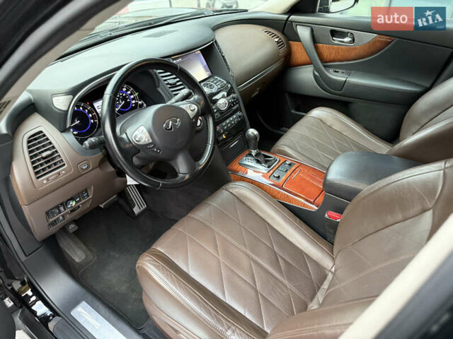 Черный Инфинити QX70, объемом двигателя 3.7 л и пробегом 141 тыс. км за 21500 $, фото 30 на Automoto.ua