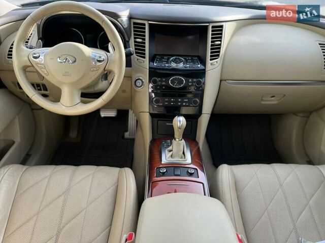 Черный Инфинити QX70, объемом двигателя 2.99 л и пробегом 118 тыс. км за 19853 $, фото 6 на Automoto.ua