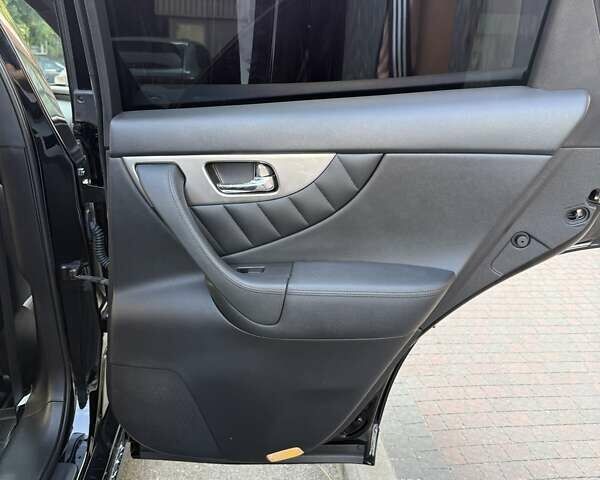 Чорний Інфініті QX70, об'ємом двигуна 3.7 л та пробігом 81 тис. км за 28500 $, фото 29 на Automoto.ua
