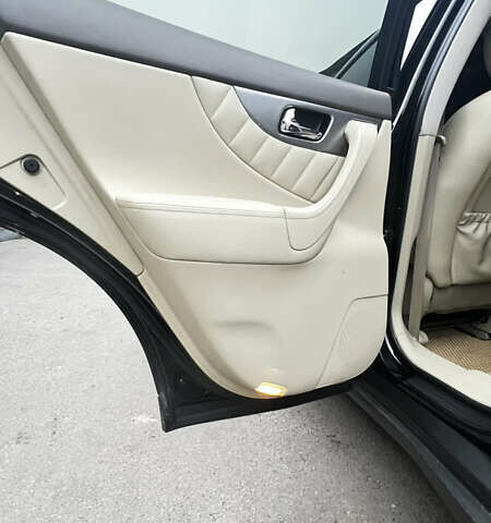 Черный Инфинити QX70, объемом двигателя 3.7 л и пробегом 194 тыс. км за 14900 $, фото 25 на Automoto.ua