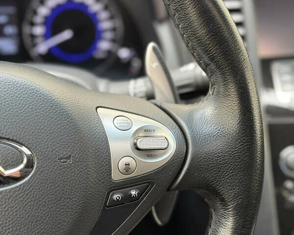Черный Инфинити QX70, объемом двигателя 2.99 л и пробегом 84 тыс. км за 27900 $, фото 23 на Automoto.ua