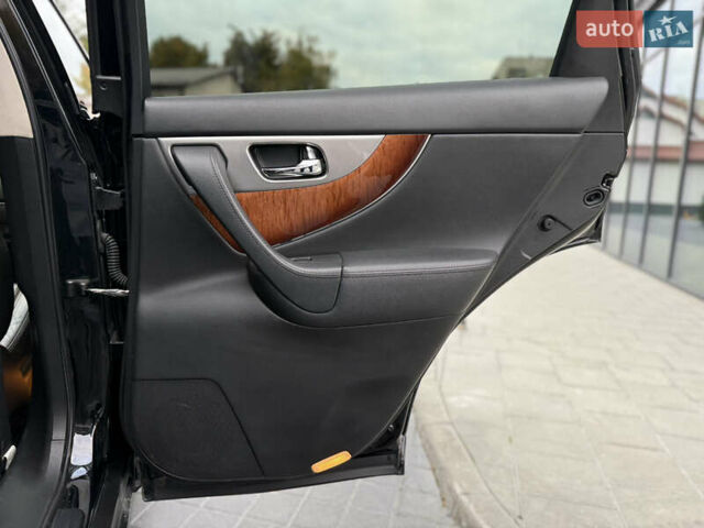 Черный Инфинити QX70, объемом двигателя 3.7 л и пробегом 141 тыс. км за 21500 $, фото 45 на Automoto.ua