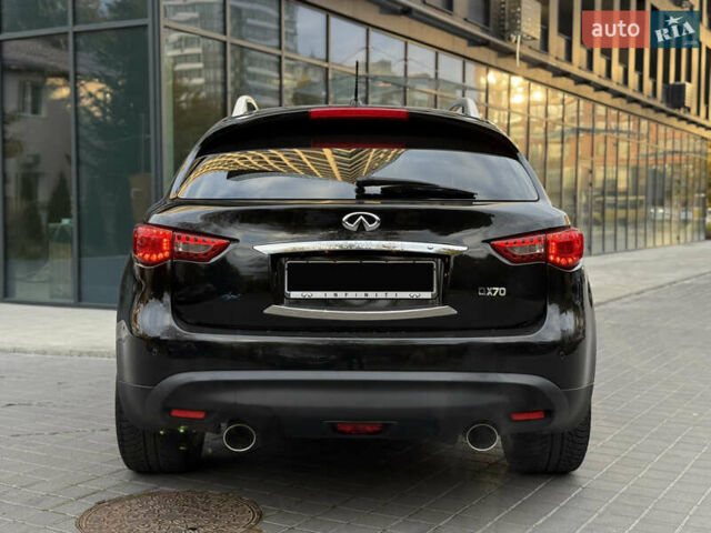 Черный Инфинити QX70, объемом двигателя 3.7 л и пробегом 141 тыс. км за 21500 $, фото 15 на Automoto.ua