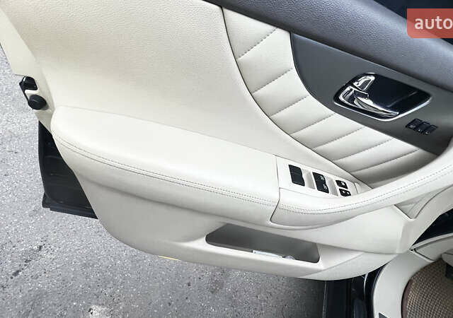 Черный Инфинити QX70, объемом двигателя 3.7 л и пробегом 194 тыс. км за 14900 $, фото 24 на Automoto.ua