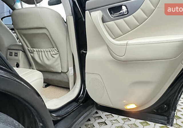 Черный Инфинити QX70, объемом двигателя 3.7 л и пробегом 194 тыс. км за 14900 $, фото 18 на Automoto.ua