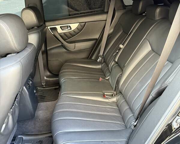 Чорний Інфініті QX70, об'ємом двигуна 3.7 л та пробігом 81 тис. км за 28500 $, фото 26 на Automoto.ua