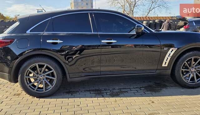 Черный Инфинити QX70, объемом двигателя 3.7 л и пробегом 168 тыс. км за 20800 $, фото 7 на Automoto.ua