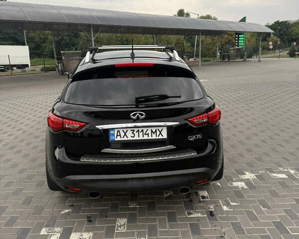 Чорний Інфініті QX70, об'ємом двигуна 3.7 л та пробігом 150 тис. км за 20300 $, фото 6 на Automoto.ua