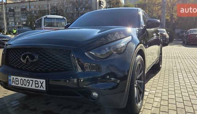 Черный Инфинити QX70, объемом двигателя 3.7 л и пробегом 168 тыс. км за 20800 $, фото 5 на Automoto.ua