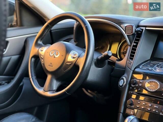 Черный Инфинити QX70, объемом двигателя 3.7 л и пробегом 128 тыс. км за 26500 $, фото 21 на Automoto.ua