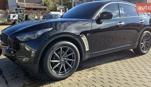 Черный Инфинити QX70, объемом двигателя 3.7 л и пробегом 168 тыс. км за 20800 $, фото 2 на Automoto.ua