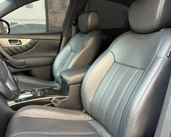 Чорний Інфініті QX70, об'ємом двигуна 3.7 л та пробігом 81 тис. км за 28500 $, фото 21 на Automoto.ua