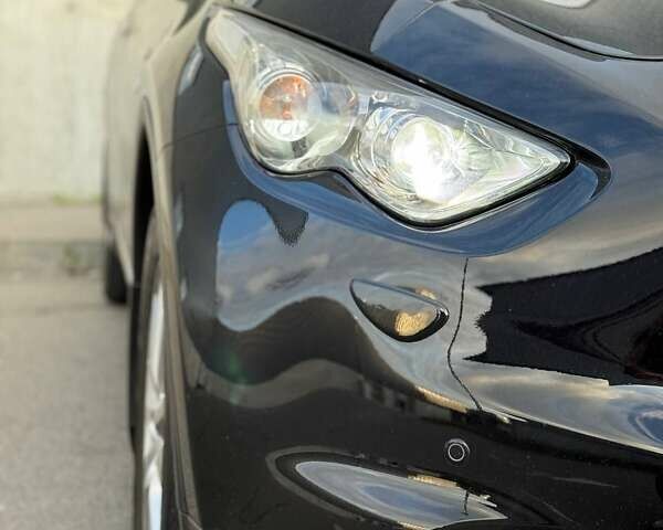 Чорний Інфініті QX70, об'ємом двигуна 2.99 л та пробігом 160 тис. км за 19500 $, фото 13 на Automoto.ua