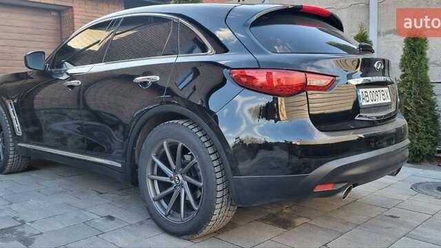Чорний Інфініті QX70, об'ємом двигуна 3.7 л та пробігом 168 тис. км за 22900 $, фото 12 на Automoto.ua