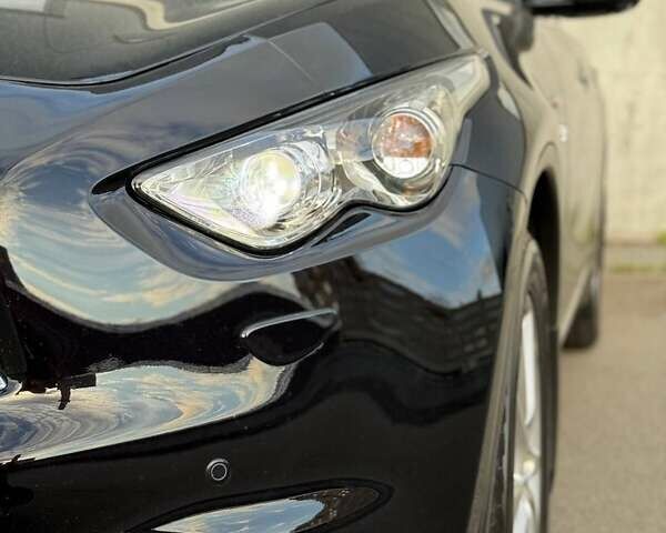 Чорний Інфініті QX70, об'ємом двигуна 2.99 л та пробігом 160 тис. км за 19500 $, фото 12 на Automoto.ua