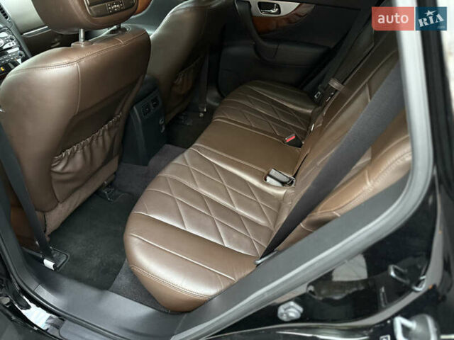 Черный Инфинити QX70, объемом двигателя 3.7 л и пробегом 141 тыс. км за 21500 $, фото 38 на Automoto.ua