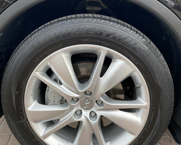 Черный Инфинити QX70, объемом двигателя 2.99 л и пробегом 84 тыс. км за 27900 $, фото 17 на Automoto.ua