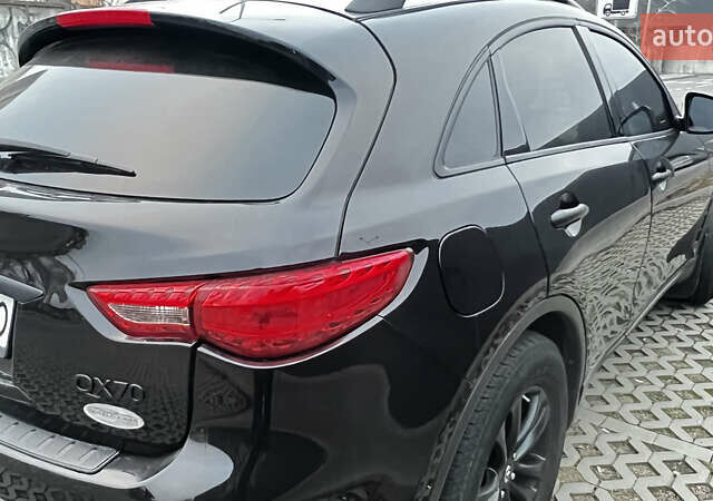 Черный Инфинити QX70, объемом двигателя 3.7 л и пробегом 194 тыс. км за 14900 $, фото 2 на Automoto.ua