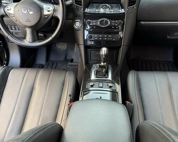 Чорний Інфініті QX70, об'ємом двигуна 3.7 л та пробігом 81 тис. км за 28500 $, фото 33 на Automoto.ua