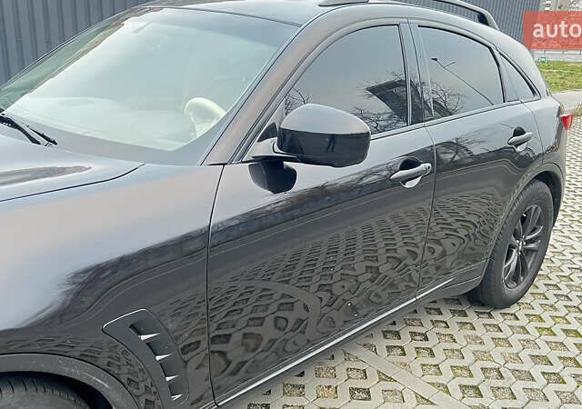 Черный Инфинити QX70, объемом двигателя 3.7 л и пробегом 194 тыс. км за 14900 $, фото 5 на Automoto.ua