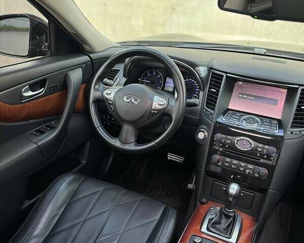 Черный Инфинити QX70, объемом двигателя 2.99 л и пробегом 160 тыс. км за 19500 $, фото 22 на Automoto.ua