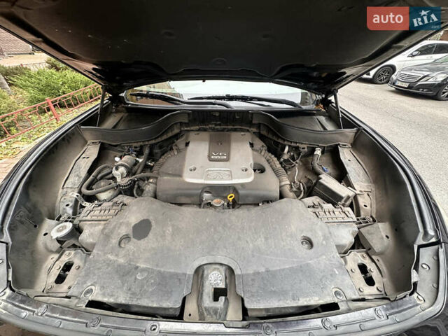 Черный Инфинити QX70, объемом двигателя 3.7 л и пробегом 194 тыс. км за 15900 $, фото 12 на Automoto.ua