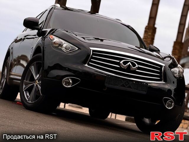 Черный Инфинити QX70, объемом двигателя 37 л и пробегом 130 тыс. км за 19700 $, фото 2 на Automoto.ua