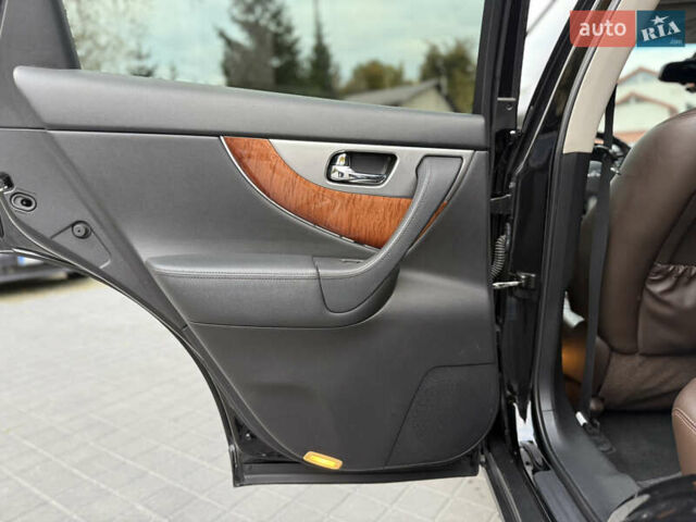 Черный Инфинити QX70, объемом двигателя 3.7 л и пробегом 141 тыс. км за 21500 $, фото 37 на Automoto.ua