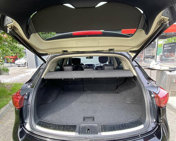 Черный Инфинити QX70, объемом двигателя 2.99 л и пробегом 84 тыс. км за 27900 $, фото 8 на Automoto.ua