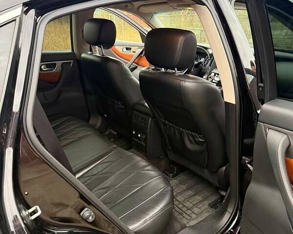 Черный Инфинити QX70, объемом двигателя 2.99 л и пробегом 169 тыс. км за 23999 $, фото 4 на Automoto.ua