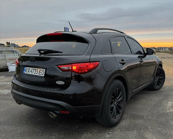 Черный Инфинити QX70, объемом двигателя 3.7 л и пробегом 193 тыс. км за 15700 $, фото 4 на Automoto.ua