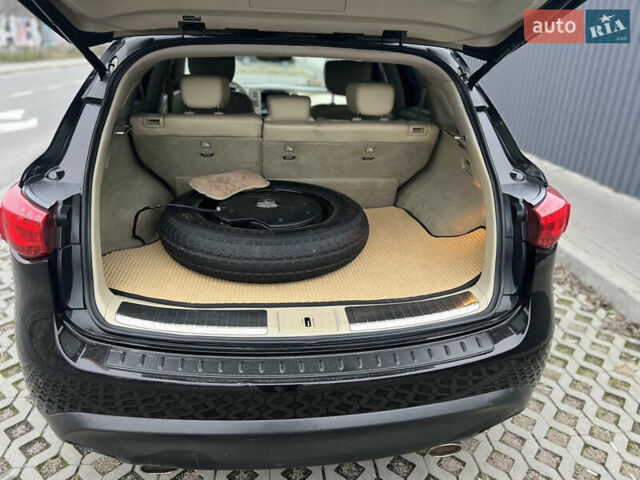 Черный Инфинити QX70, объемом двигателя 3.7 л и пробегом 194 тыс. км за 14900 $, фото 6 на Automoto.ua