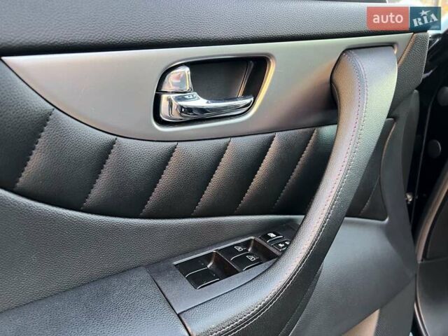 Черный Инфинити QX70, объемом двигателя 3.7 л и пробегом 128 тыс. км за 26500 $, фото 30 на Automoto.ua