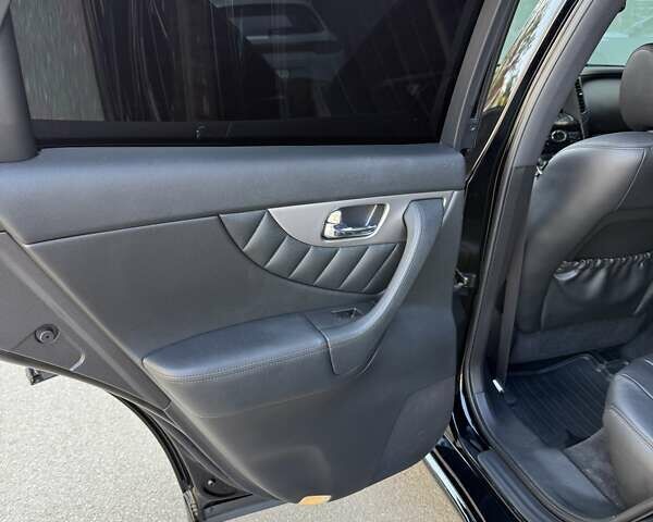 Чорний Інфініті QX70, об'ємом двигуна 3.7 л та пробігом 81 тис. км за 28500 $, фото 27 на Automoto.ua