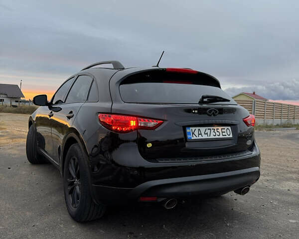 Черный Инфинити QX70, объемом двигателя 3.7 л и пробегом 193 тыс. км за 15700 $, фото 2 на Automoto.ua