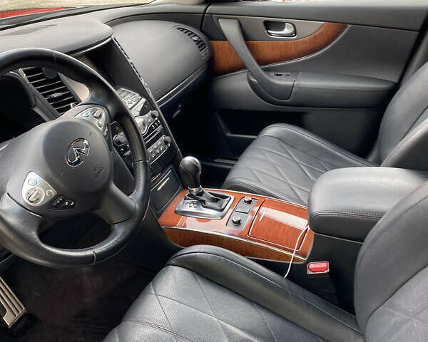 Черный Инфинити QX70, объемом двигателя 2.99 л и пробегом 84 тыс. км за 27900 $, фото 6 на Automoto.ua