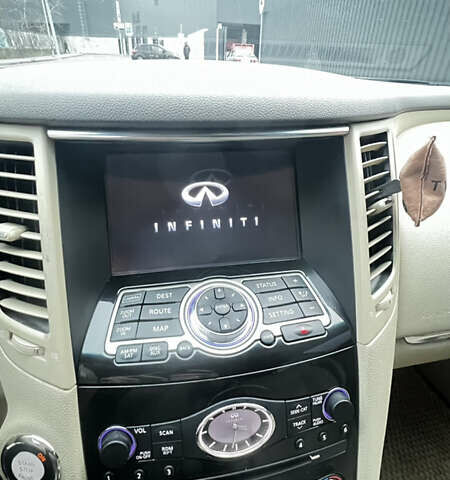 Черный Инфинити QX70, объемом двигателя 3.7 л и пробегом 194 тыс. км за 14900 $, фото 15 на Automoto.ua