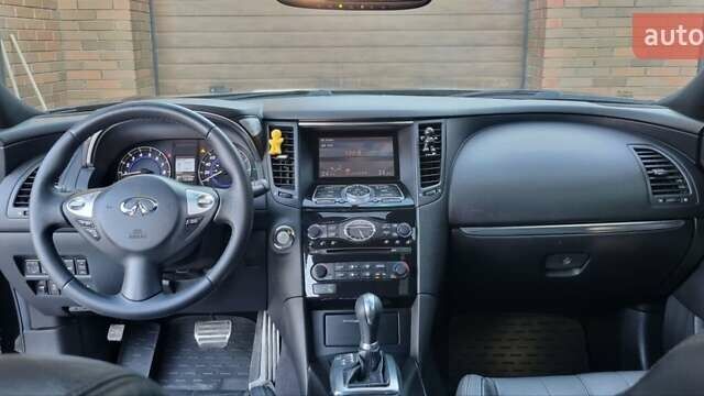 Черный Инфинити QX70, объемом двигателя 3.7 л и пробегом 168 тыс. км за 20800 $, фото 24 на Automoto.ua