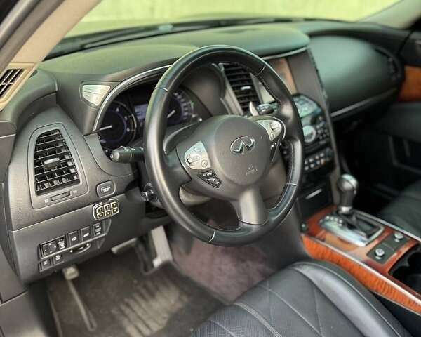 Черный Инфинити QX70, объемом двигателя 2.99 л и пробегом 160 тыс. км за 19500 $, фото 16 на Automoto.ua