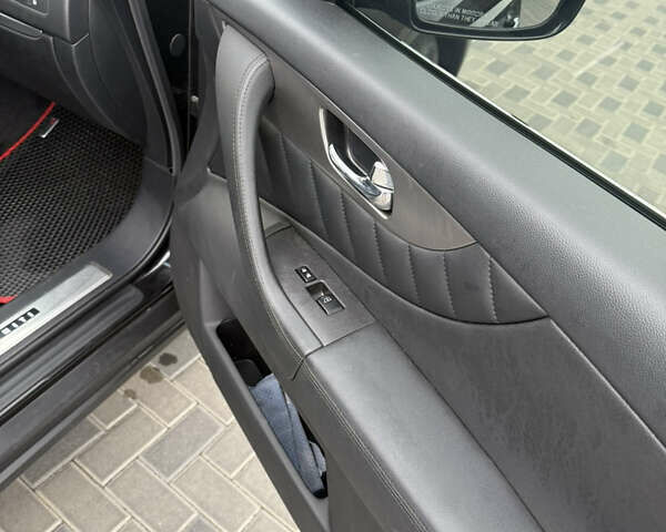Чорний Інфініті QX70, об'ємом двигуна 3.7 л та пробігом 150 тис. км за 20300 $, фото 13 на Automoto.ua