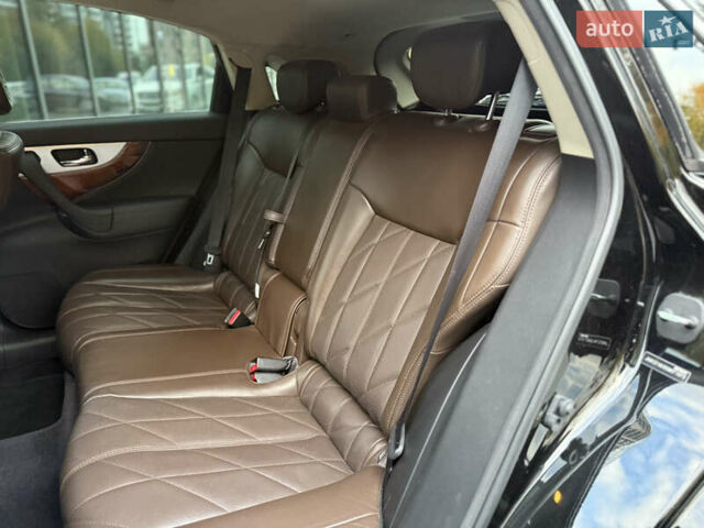 Черный Инфинити QX70, объемом двигателя 3.7 л и пробегом 141 тыс. км за 21500 $, фото 41 на Automoto.ua