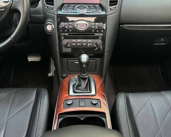 Черный Инфинити QX70, объемом двигателя 2.99 л и пробегом 160 тыс. км за 19500 $, фото 20 на Automoto.ua