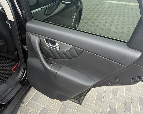 Чорний Інфініті QX70, об'ємом двигуна 3.7 л та пробігом 150 тис. км за 20300 $, фото 12 на Automoto.ua